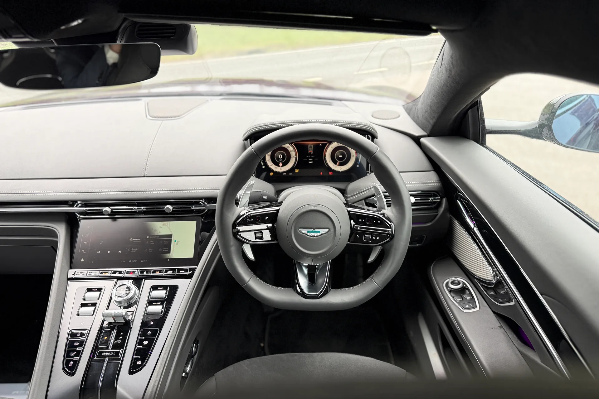 Aston Martin DB12 thumbnail image number 27