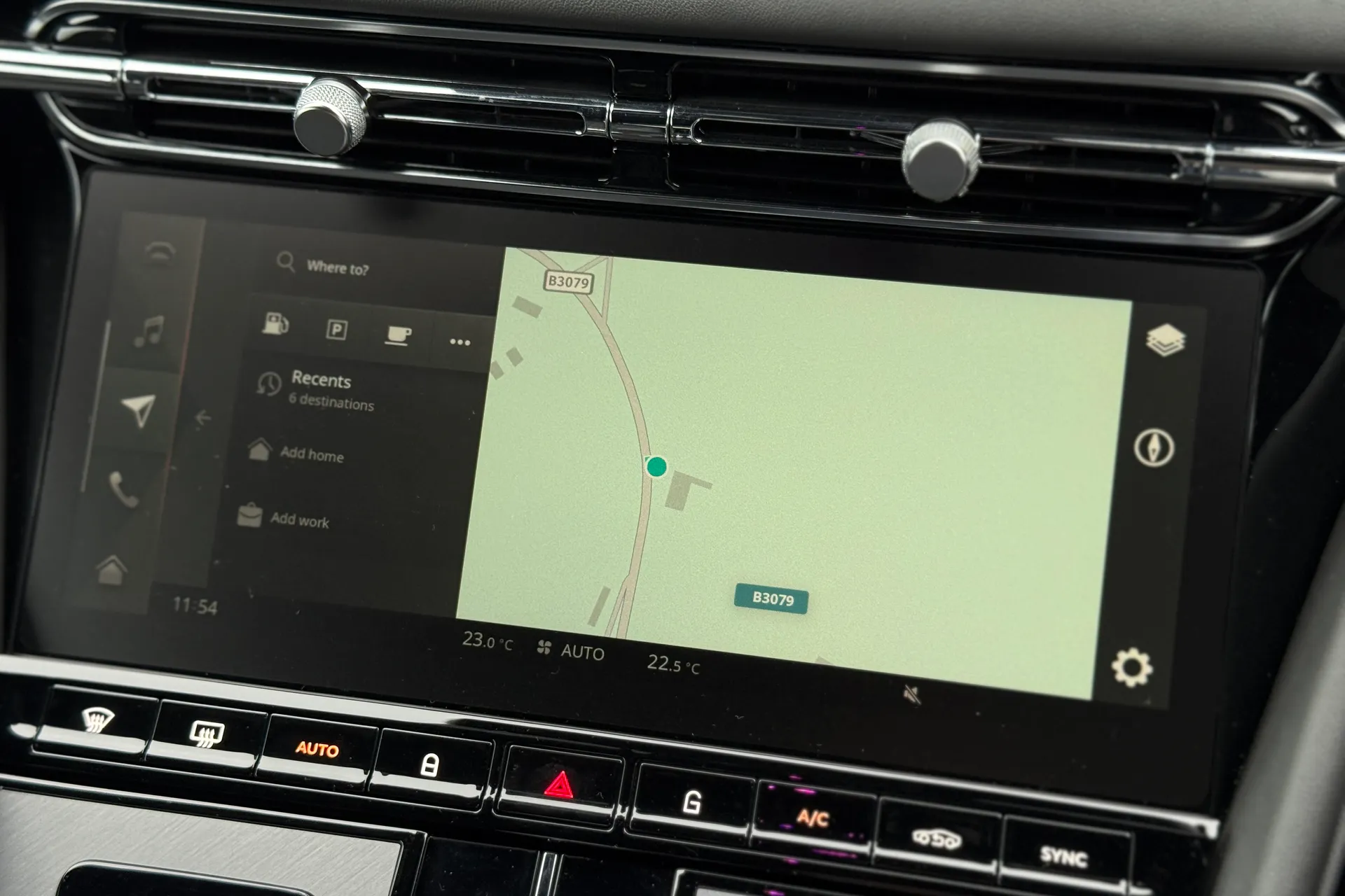 Aston Martin DB12 thumbnail image number 37