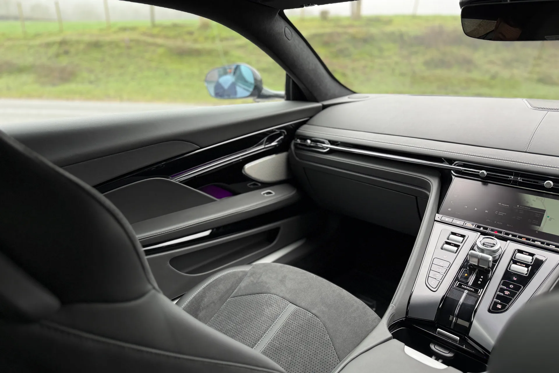 Aston Martin DB12 thumbnail image number 26