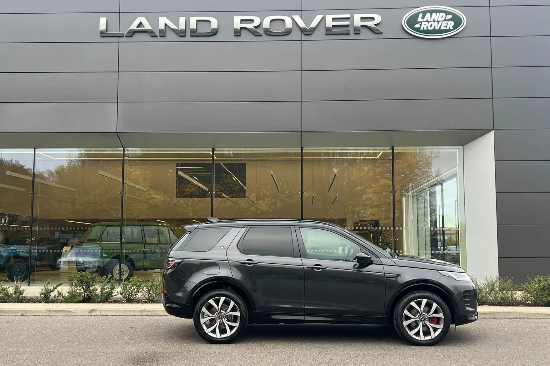 LAND ROVER DISCOVERY SPORT thumbnail image number 2