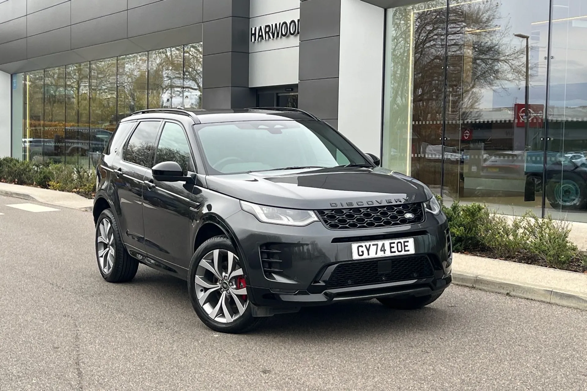 LAND ROVER DISCOVERY SPORT focused image