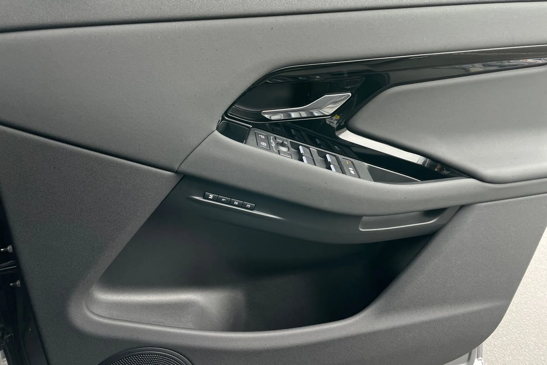 LAND ROVER RANGE ROVER EVOQUE thumbnail image number 51