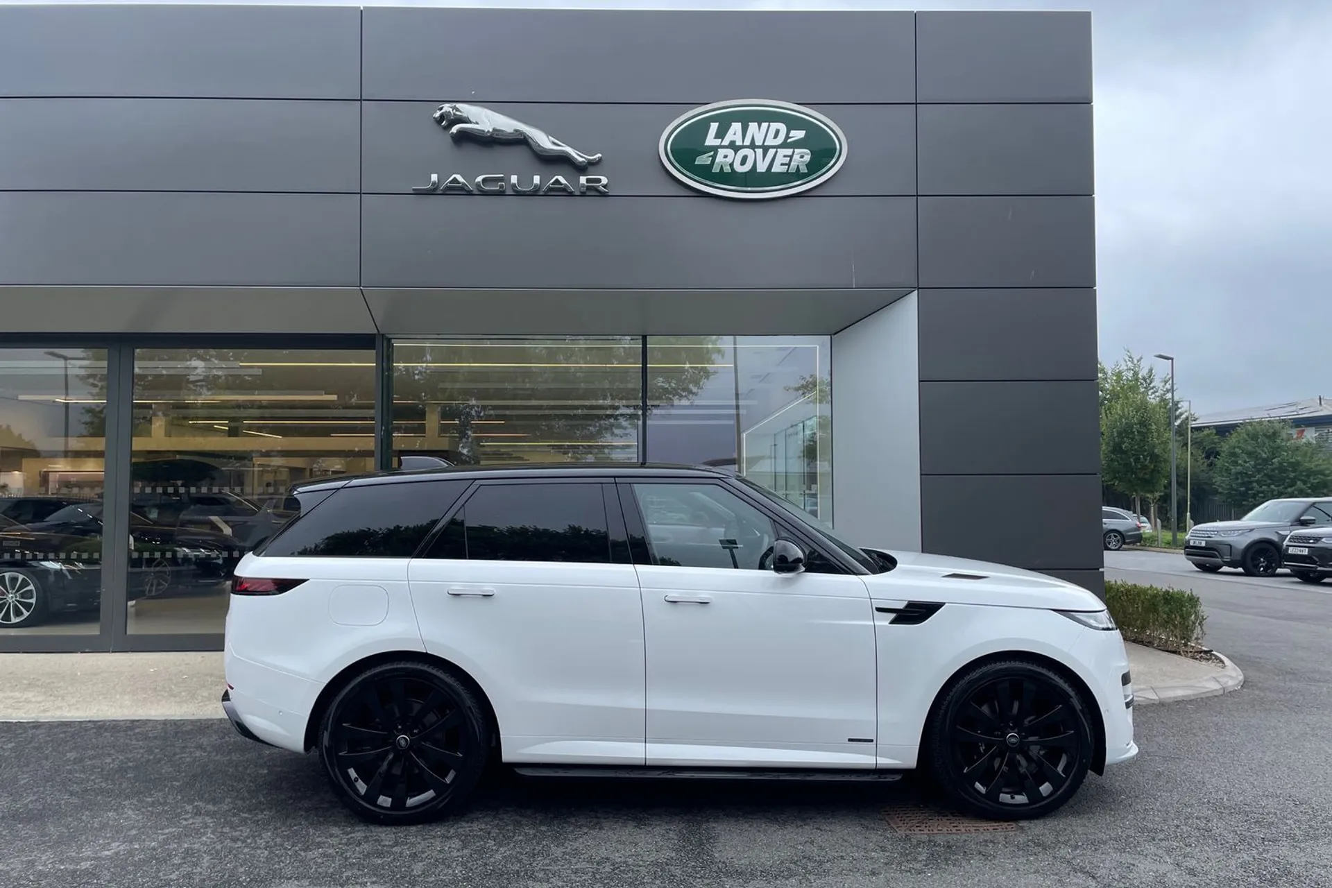 LAND ROVER RANGE ROVER SPORT thumbnail image number 2