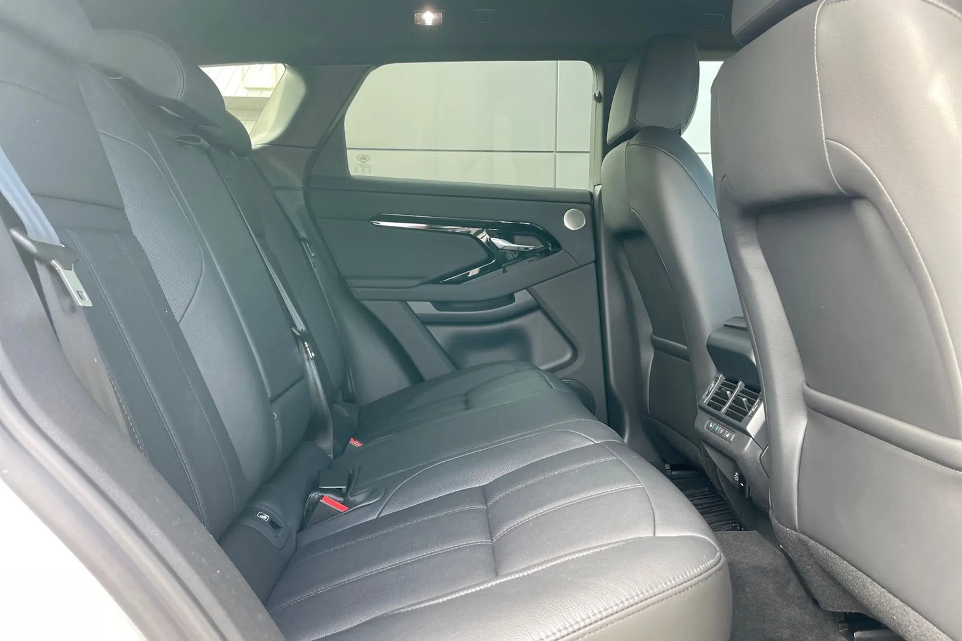 LAND ROVER RANGE ROVER EVOQUE thumbnail image number 23