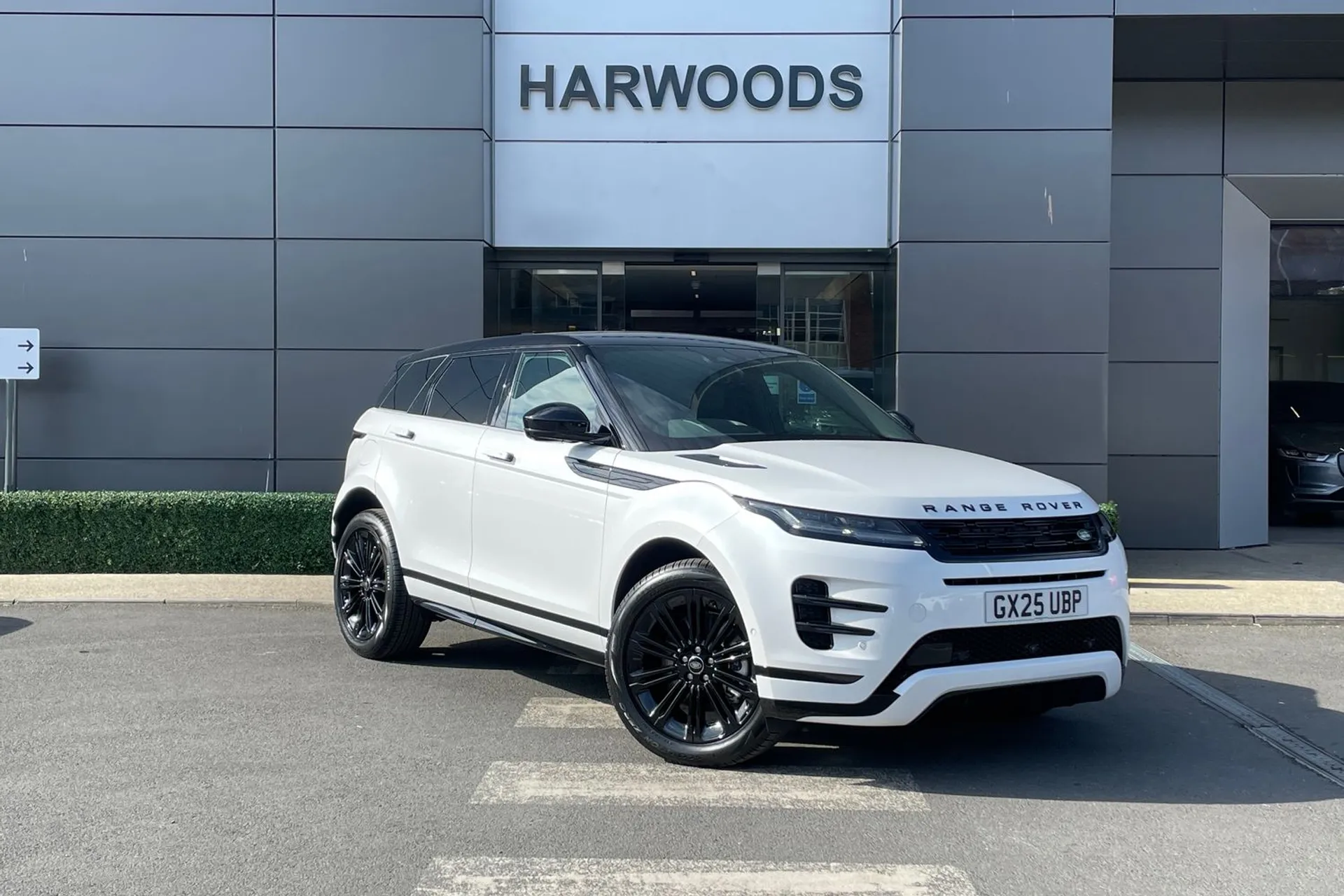 LAND ROVER RANGE ROVER EVOQUE focused image