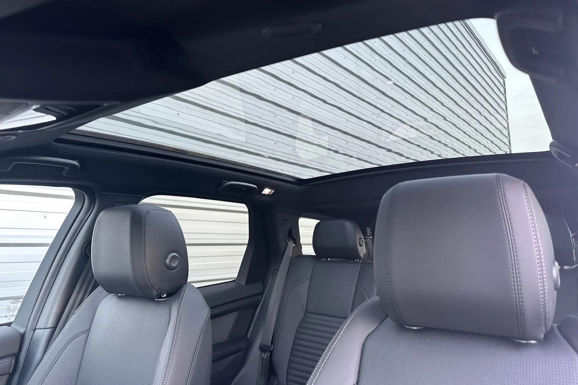 LAND ROVER DISCOVERY SPORT thumbnail image number 4