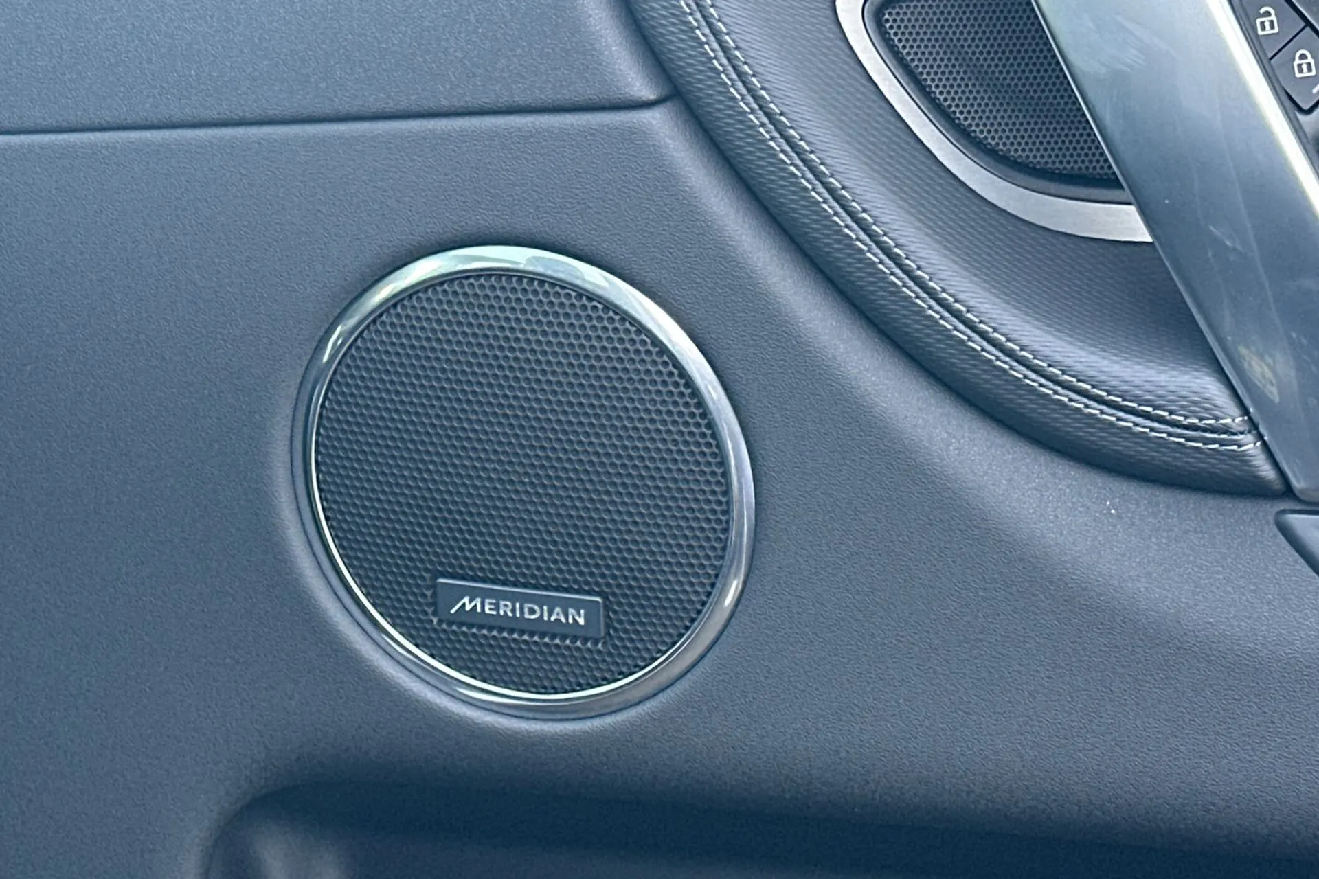 LAND ROVER DISCOVERY SPORT thumbnail image number 53