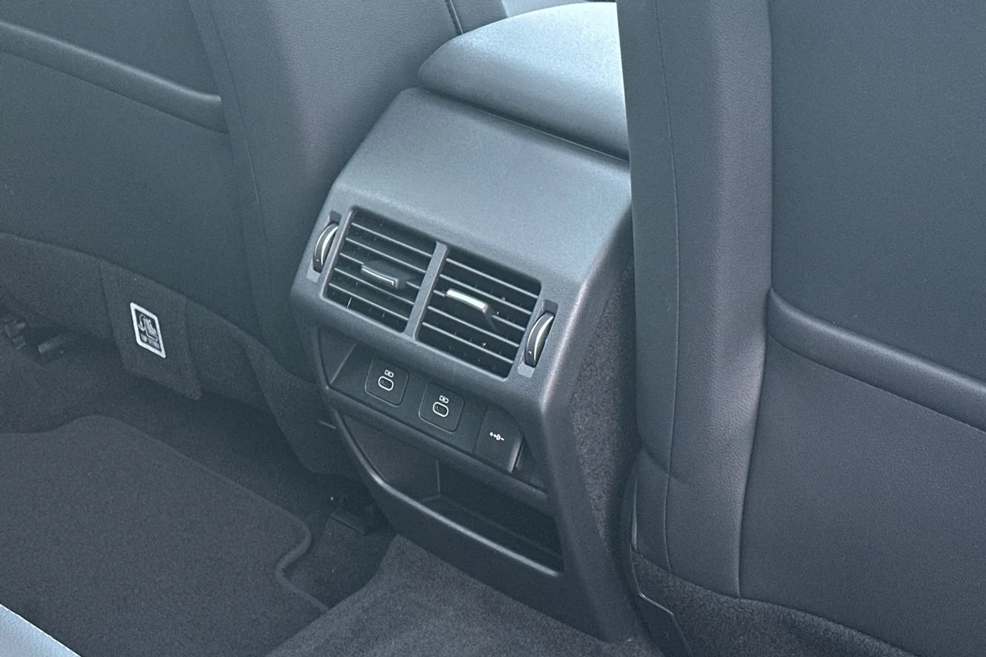 LAND ROVER DISCOVERY SPORT thumbnail image number 36