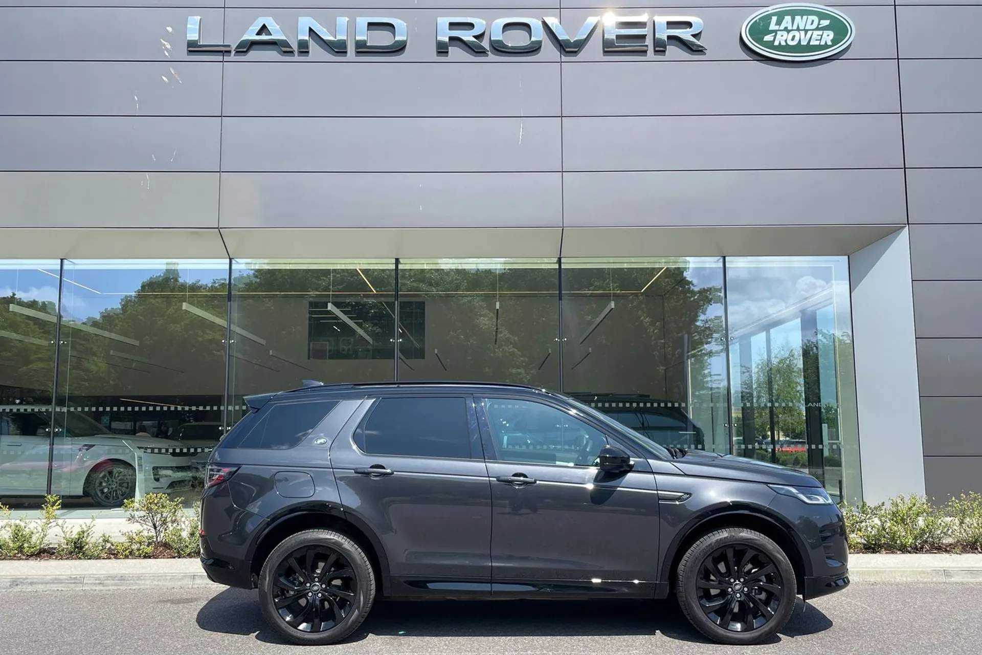 LAND ROVER DISCOVERY SPORT thumbnail image number 2
