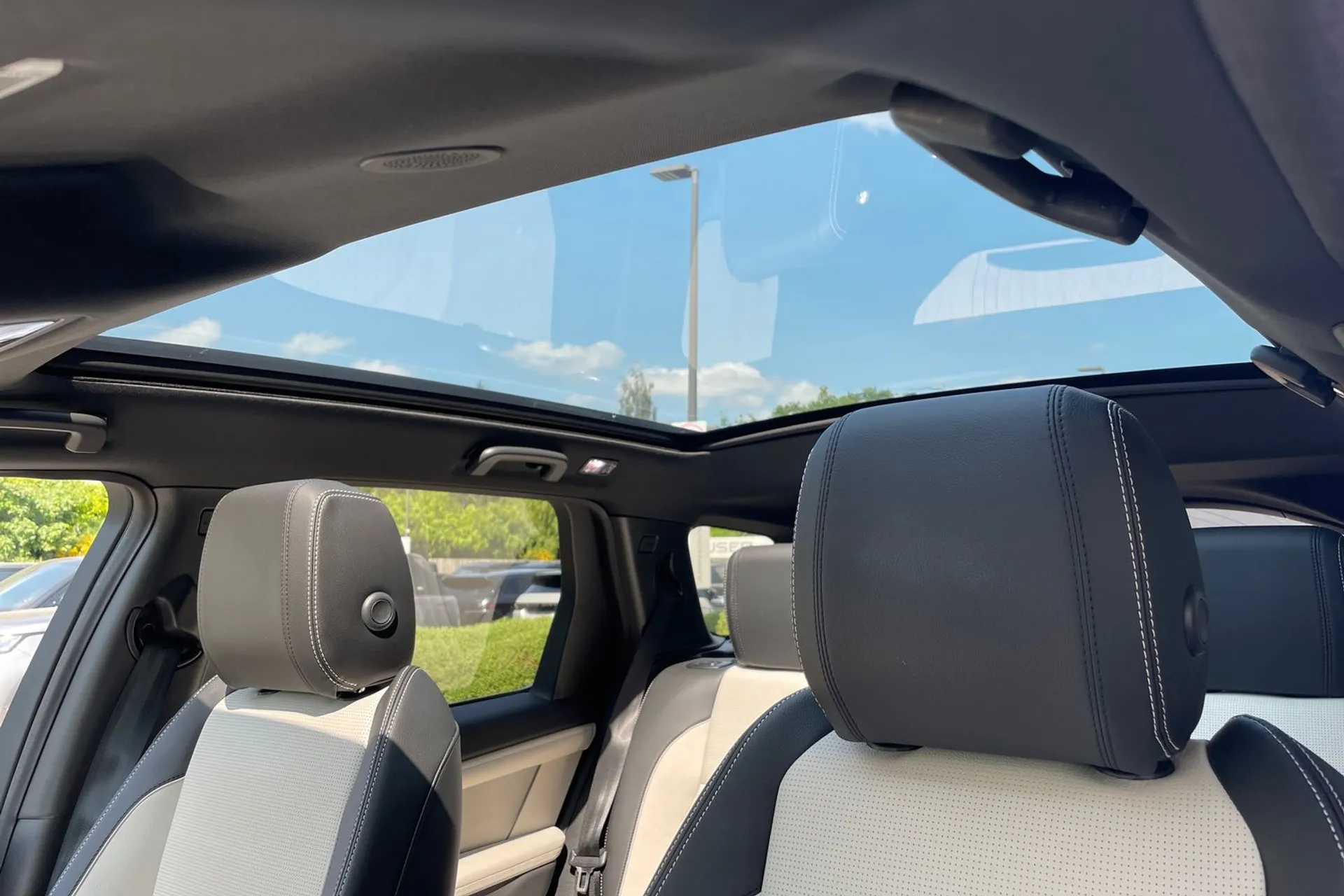 LAND ROVER DISCOVERY SPORT thumbnail image number 4