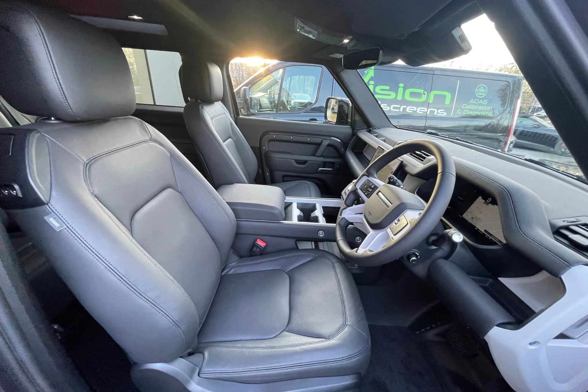 LAND ROVER DEFENDER thumbnail image number 9