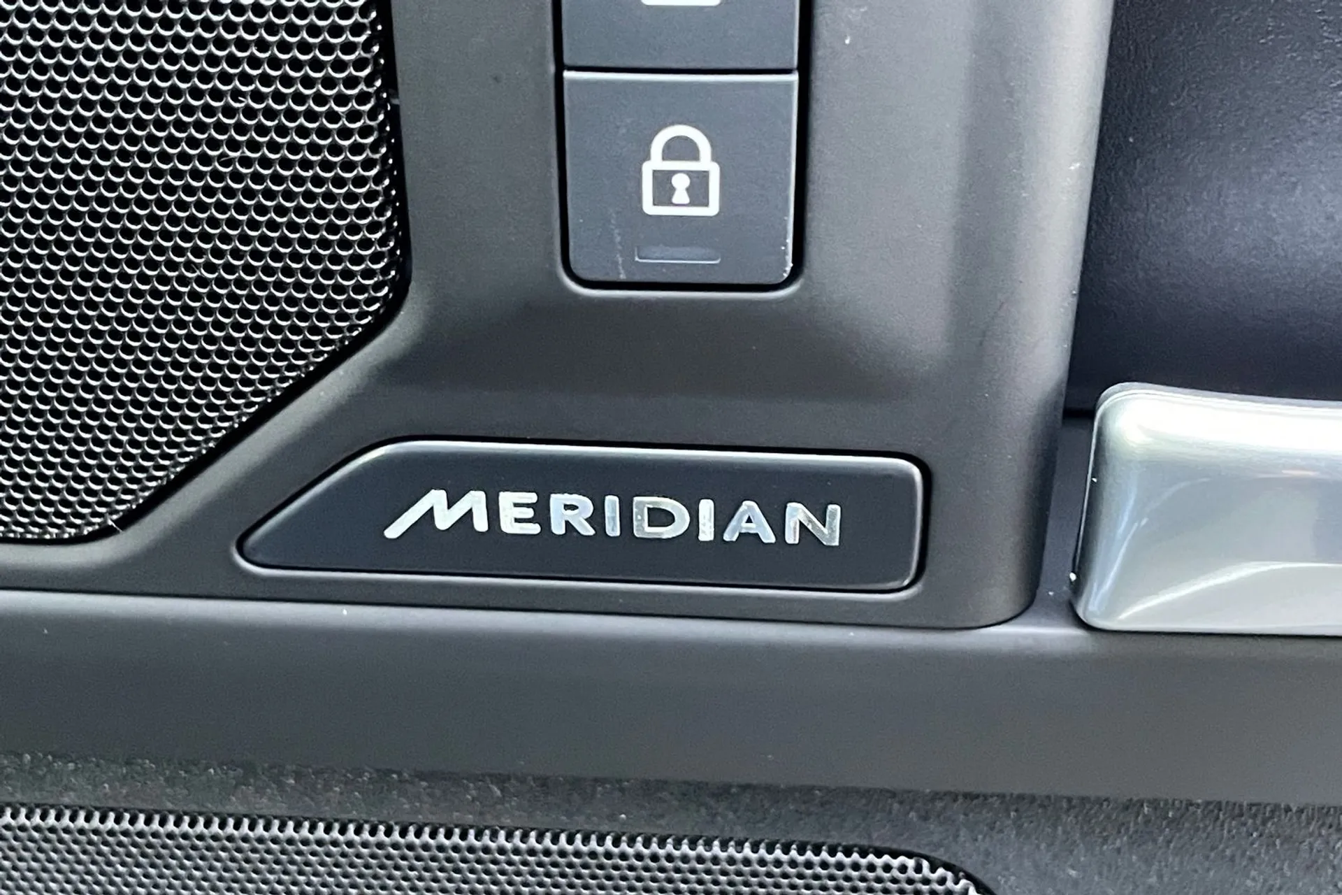 LAND ROVER DEFENDER thumbnail image number 22