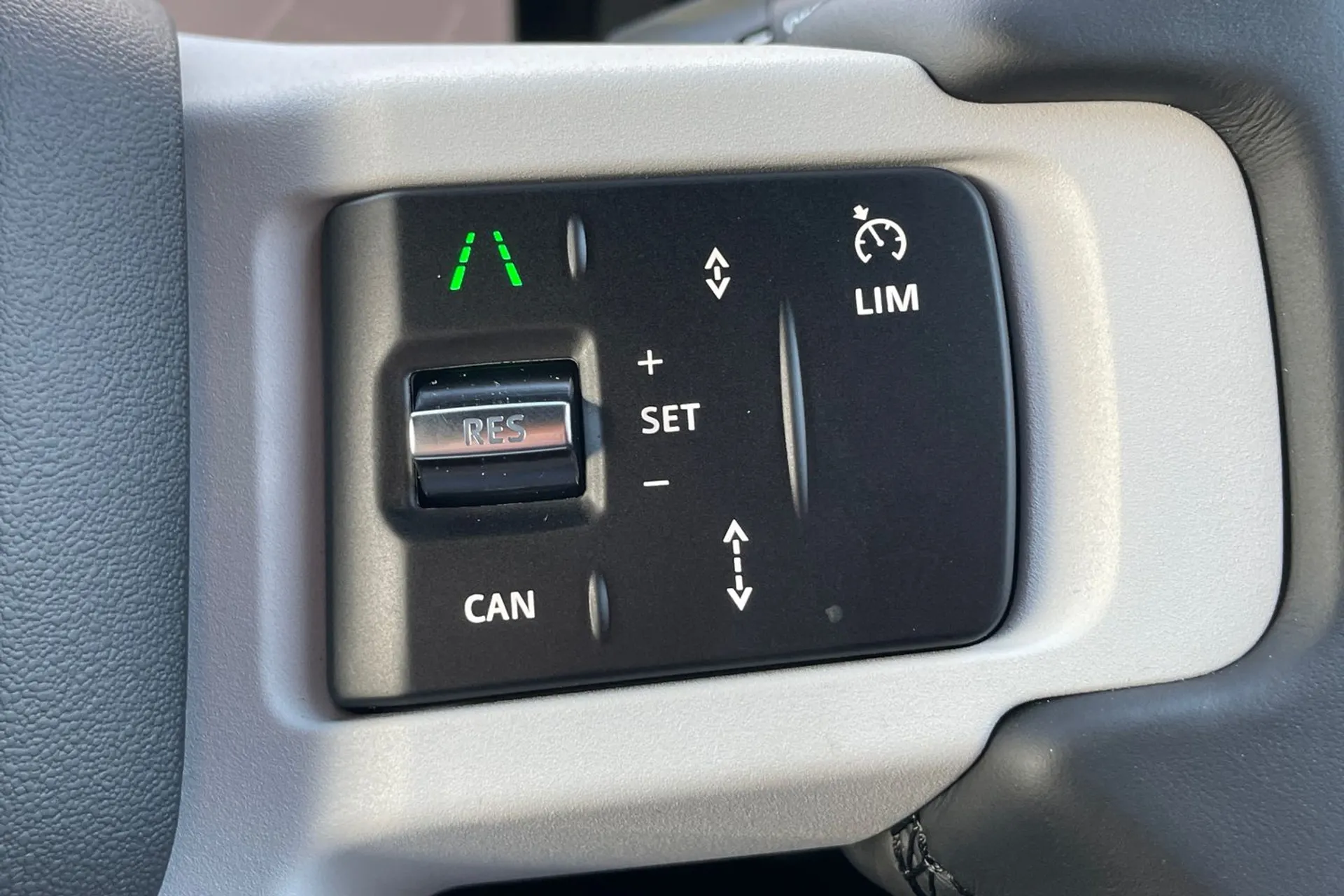 LAND ROVER DEFENDER thumbnail image number 27