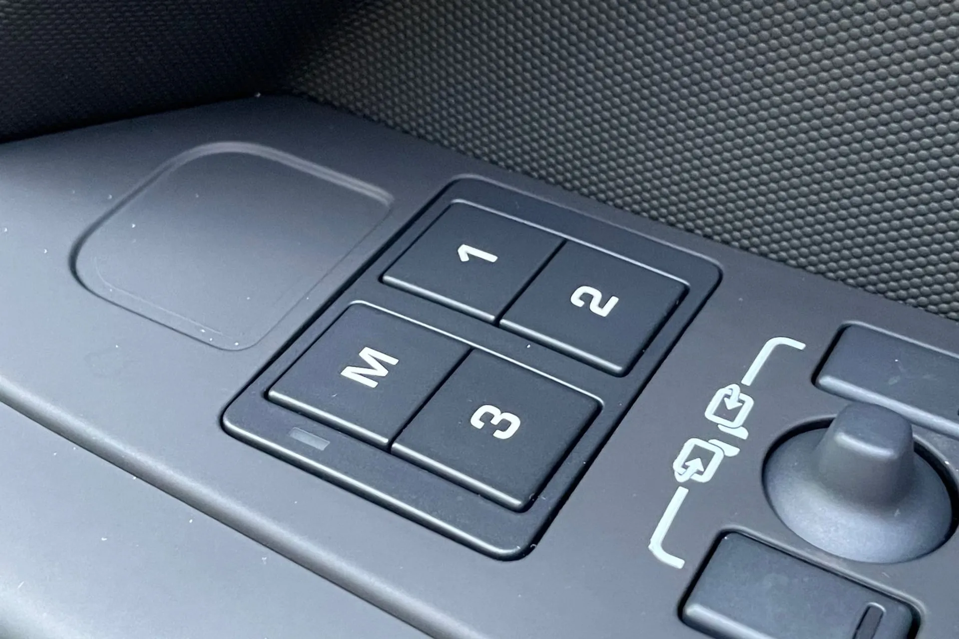 LAND ROVER DEFENDER thumbnail image number 51