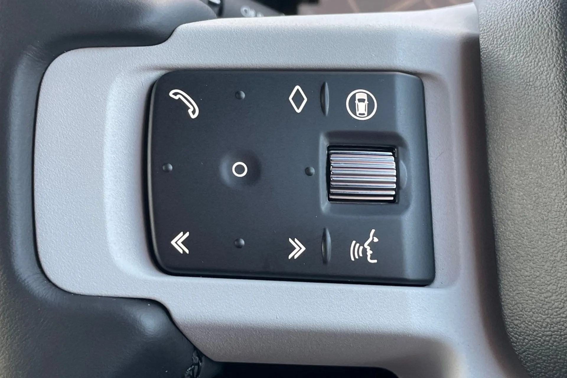 LAND ROVER DEFENDER thumbnail image number 25