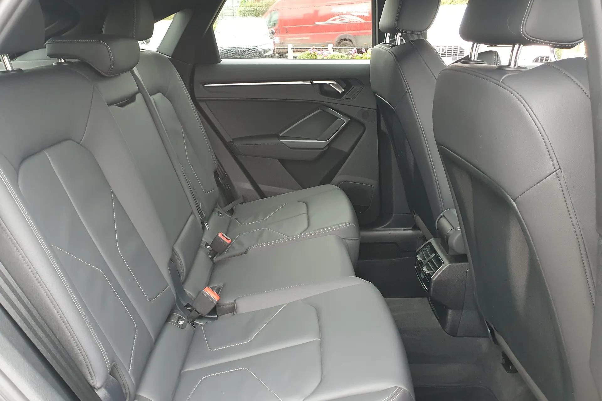 Audi Q3 thumbnail image number 42