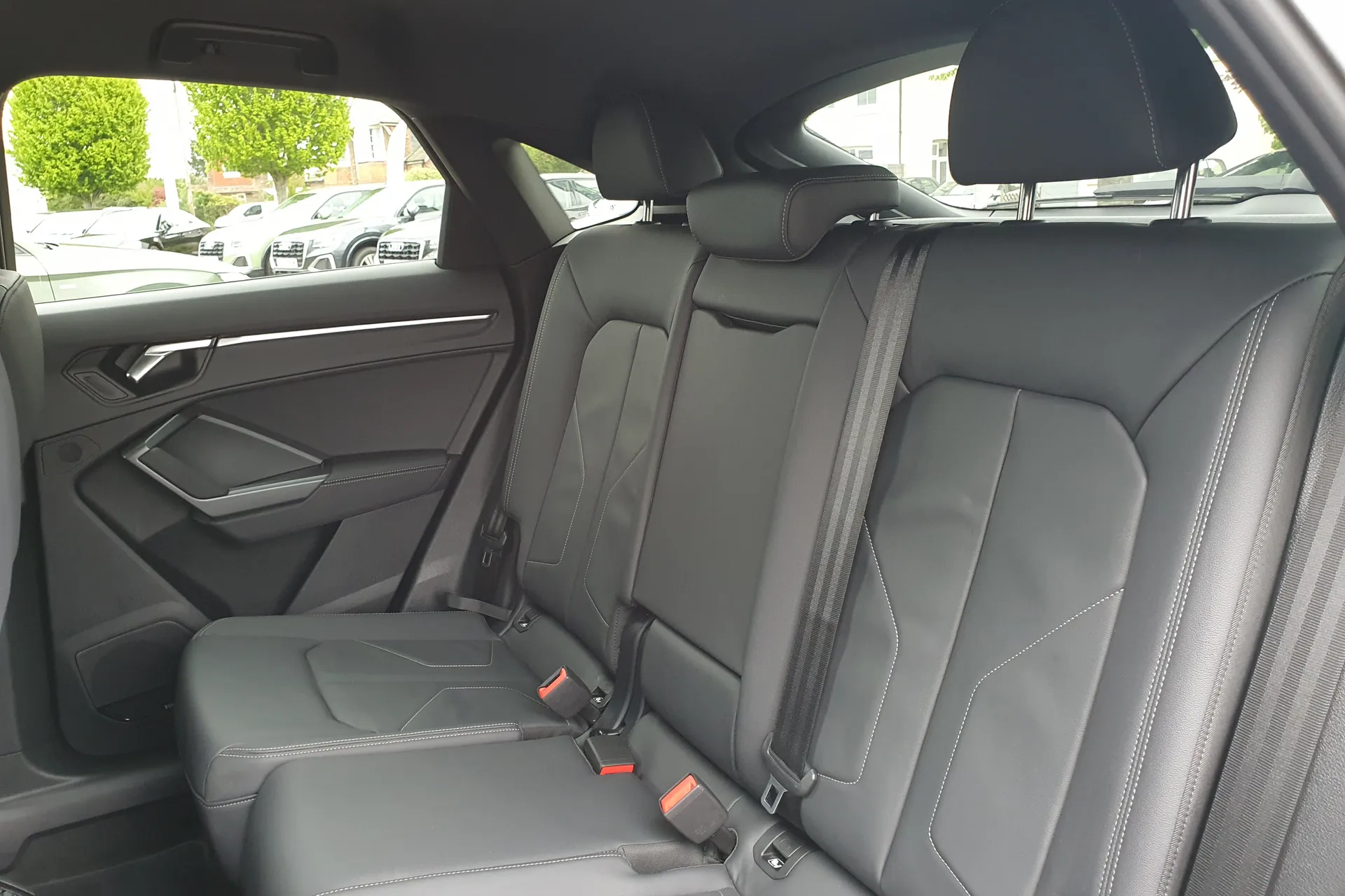 Audi Q3 thumbnail image number 41