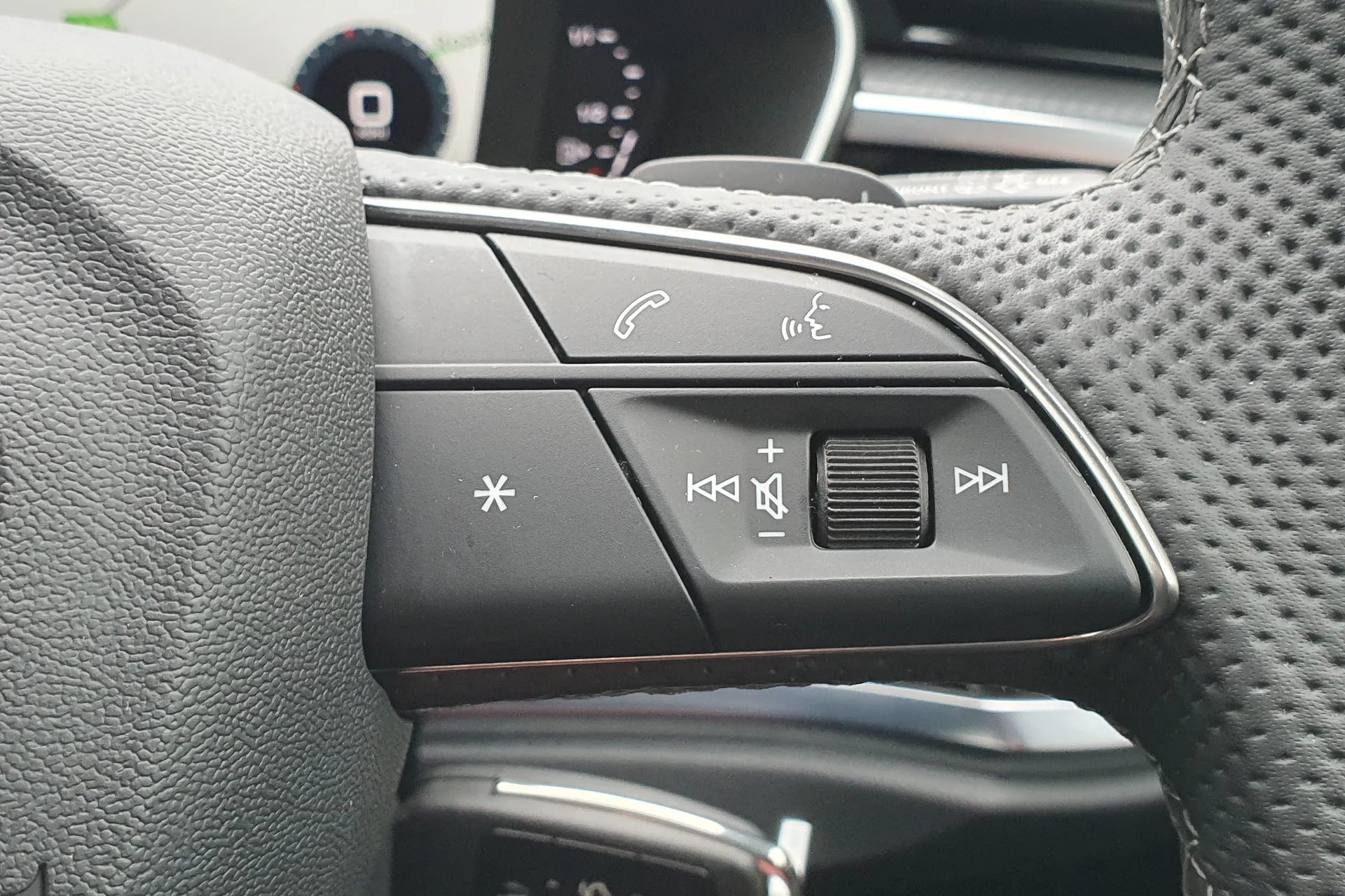 Audi Q3 thumbnail image number 21
