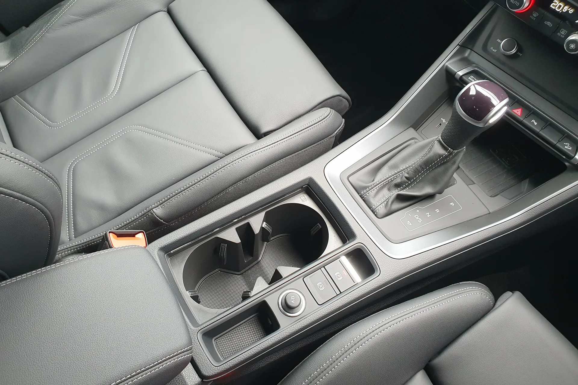 Audi Q3 thumbnail image number 14