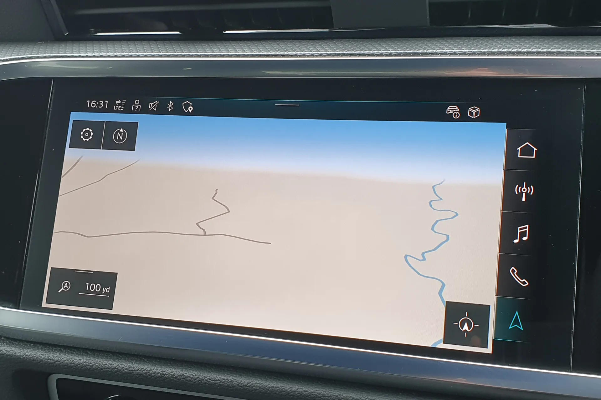 Audi Q3 thumbnail image number 9