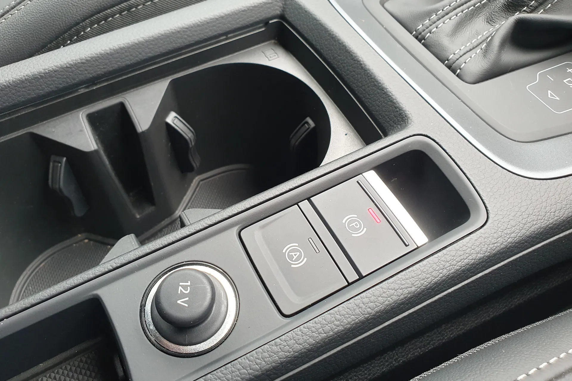 Audi Q3 thumbnail image number 15