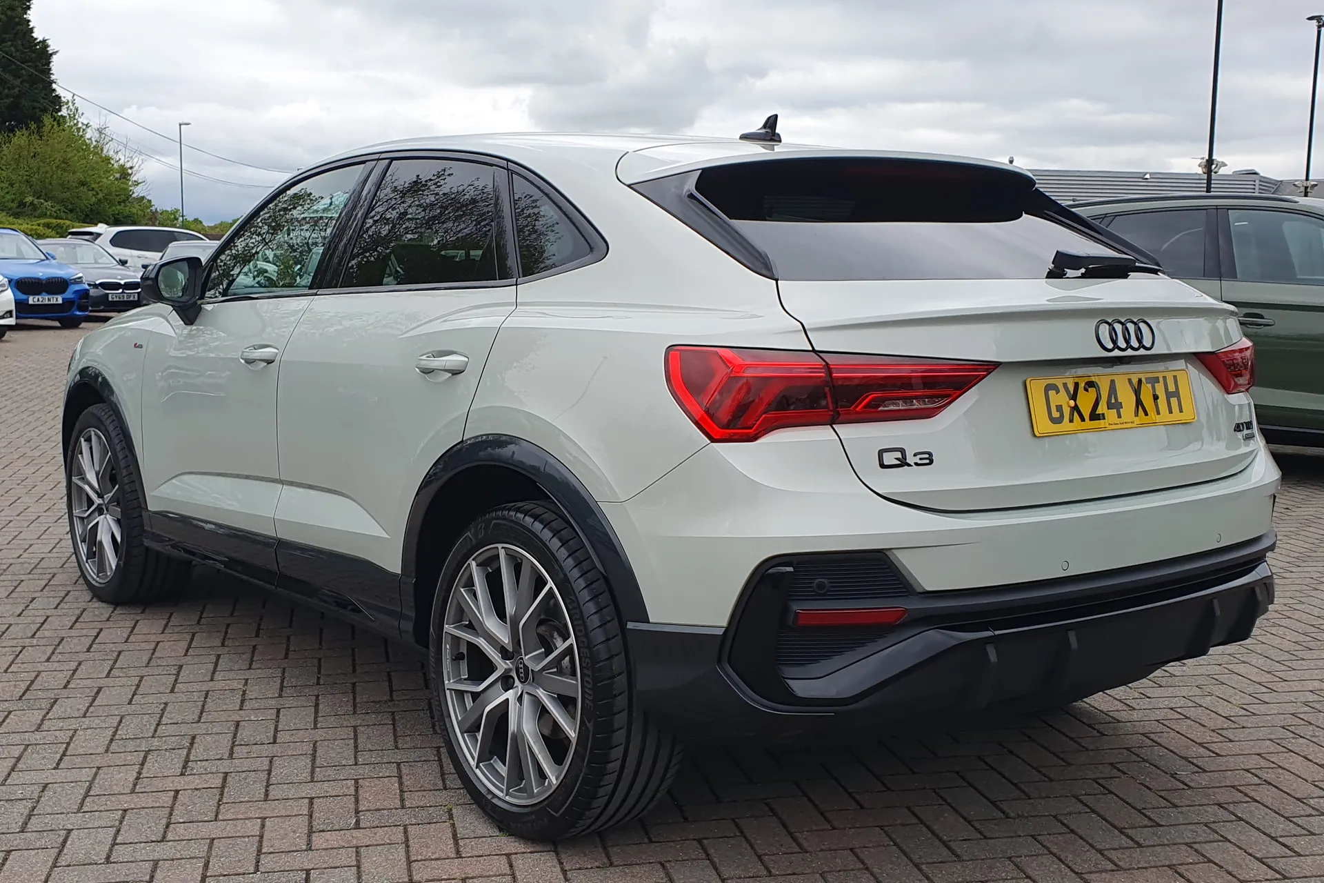 Audi Q3 thumbnail image number 6