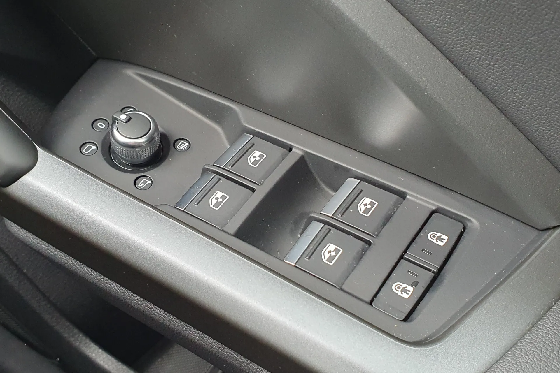 Audi Q3 thumbnail image number 17