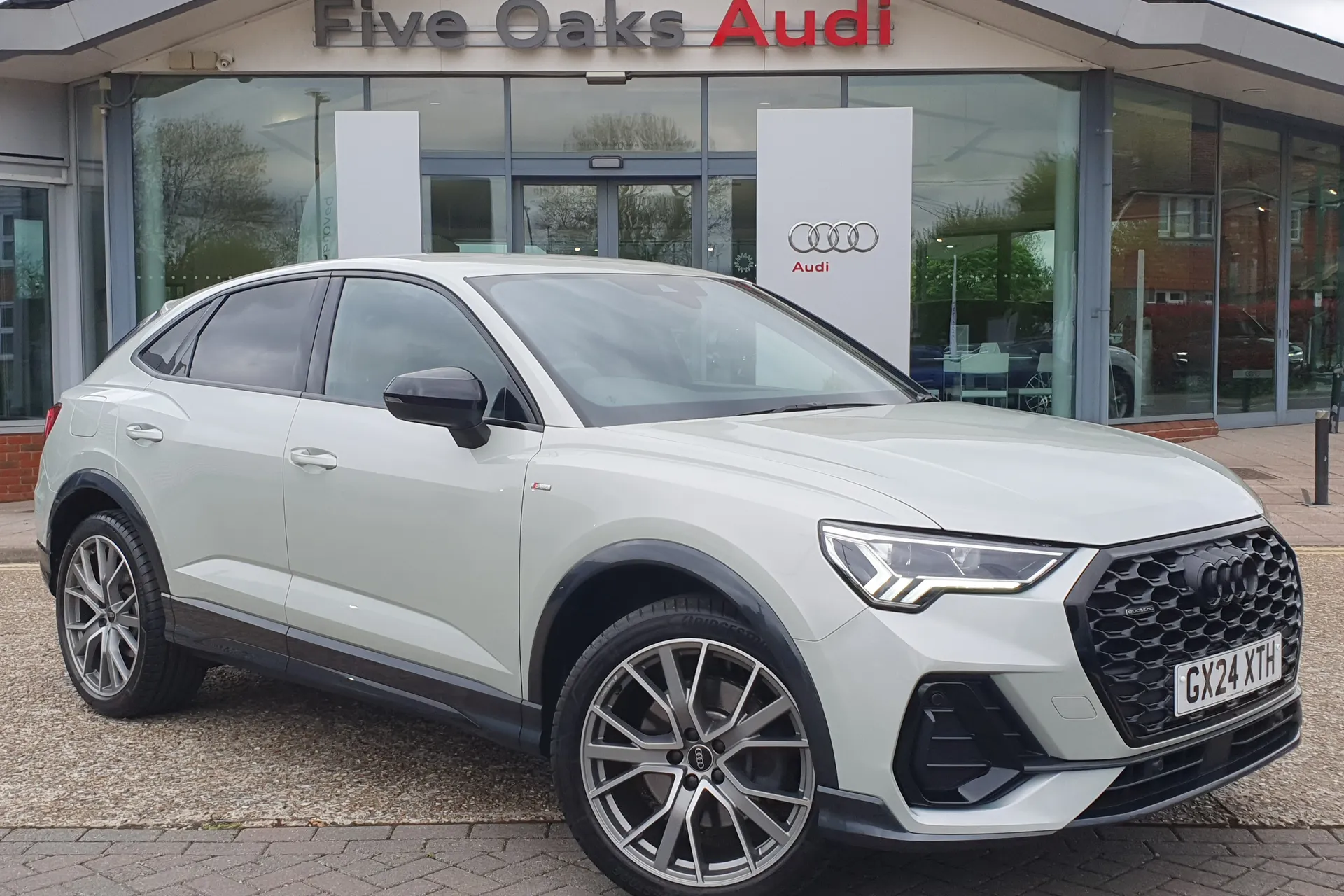 Audi Q3 focused image
