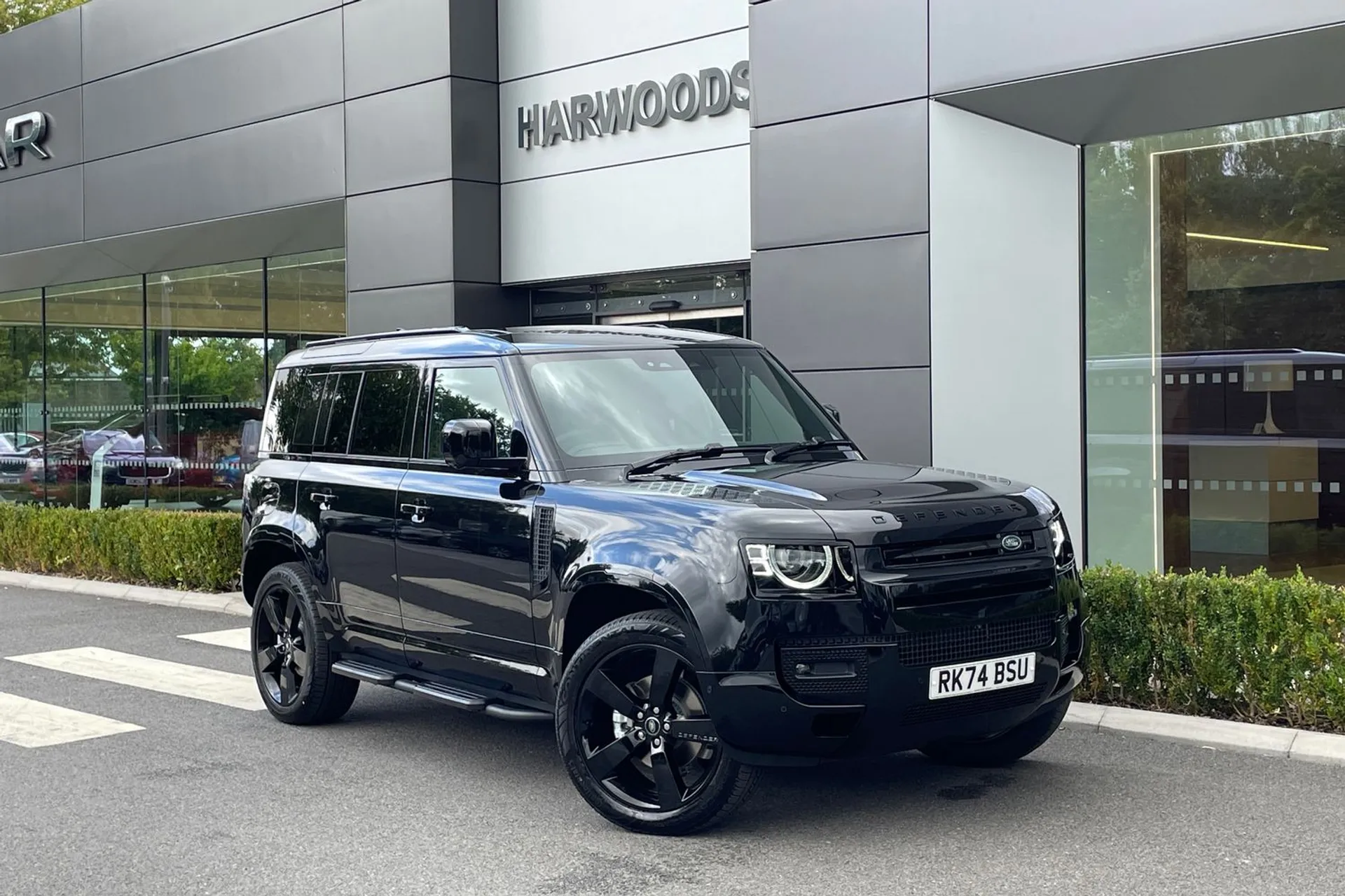 LAND ROVER DEFENDER focused image