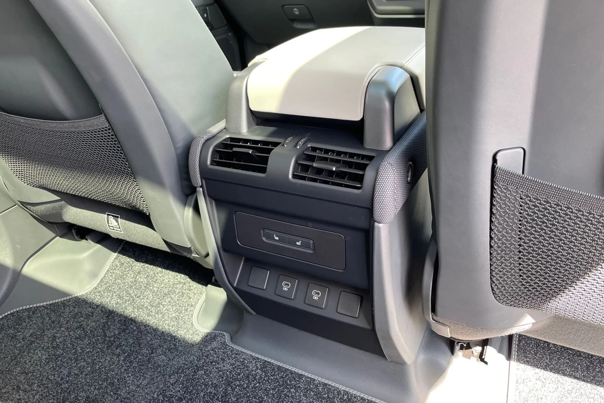 LAND ROVER DEFENDER thumbnail image number 59
