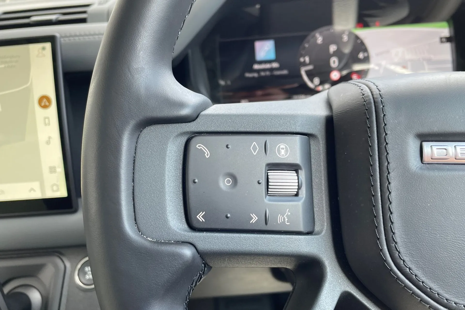 LAND ROVER DEFENDER thumbnail image number 48