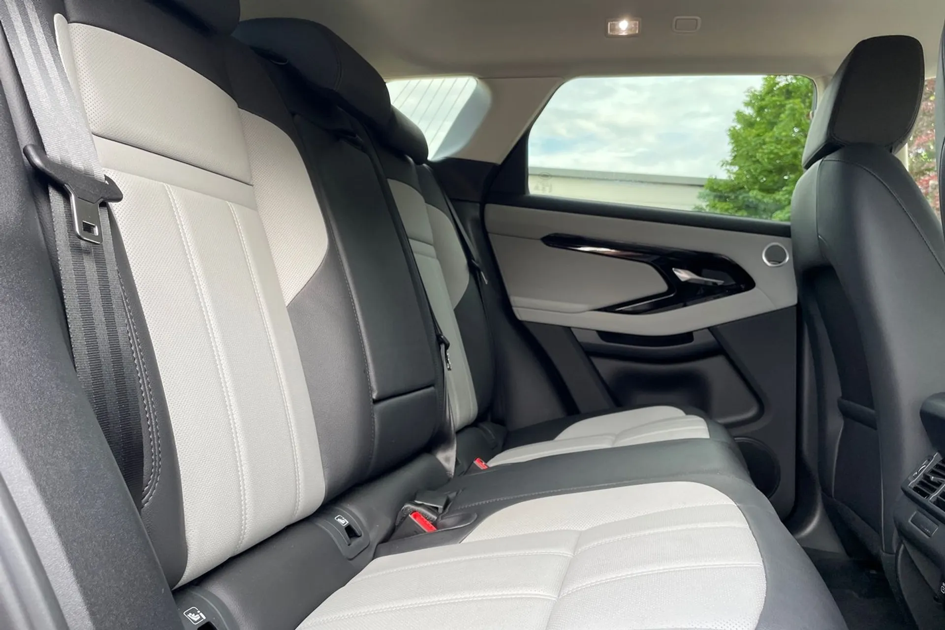 LAND ROVER RANGE ROVER EVOQUE thumbnail image number 24