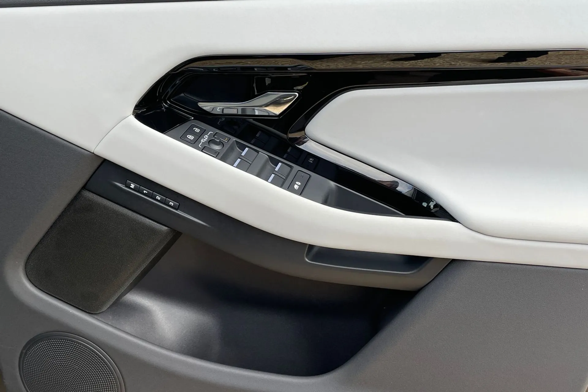 LAND ROVER RANGE ROVER EVOQUE thumbnail image number 41