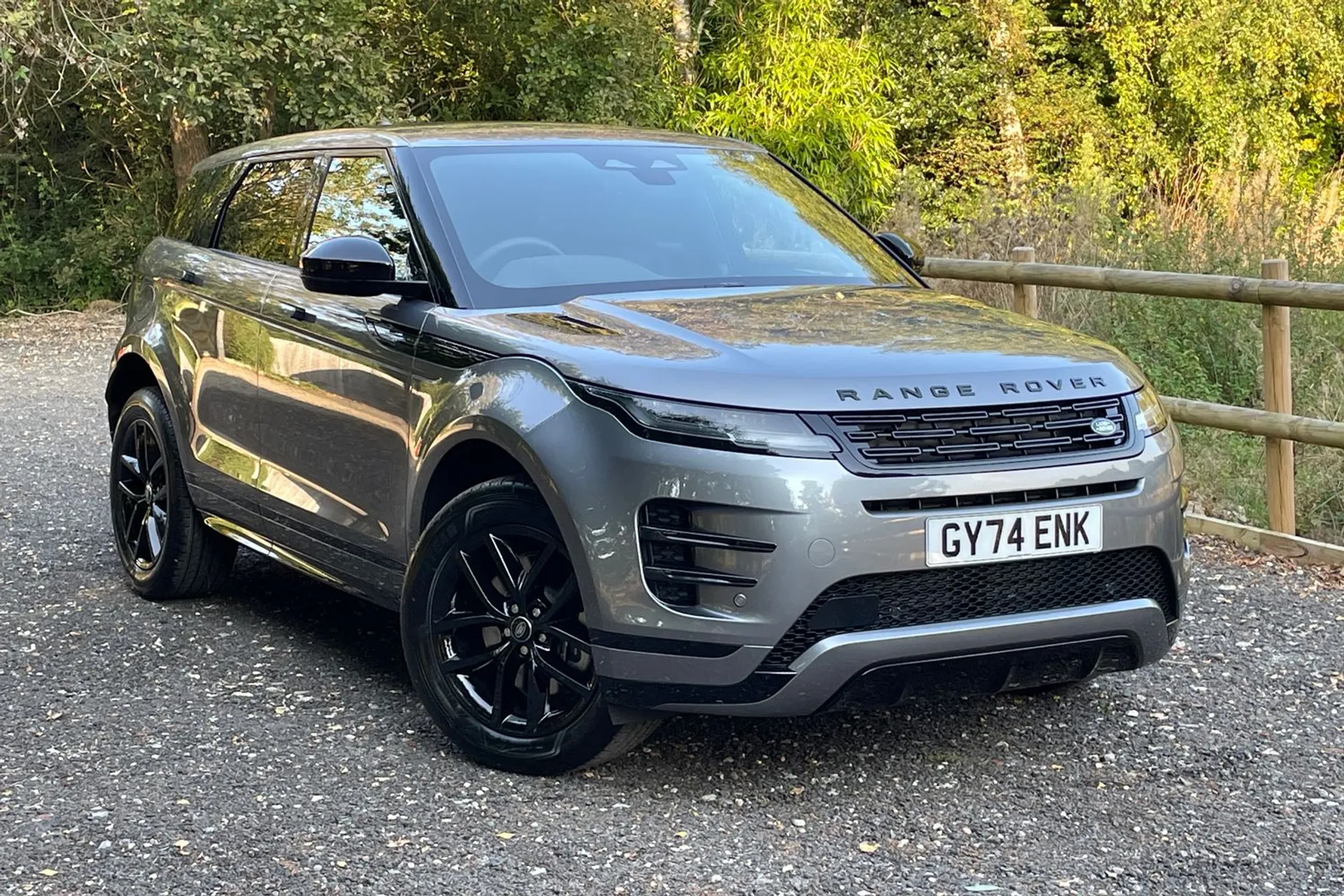 LAND ROVER RANGE ROVER EVOQUE focused image