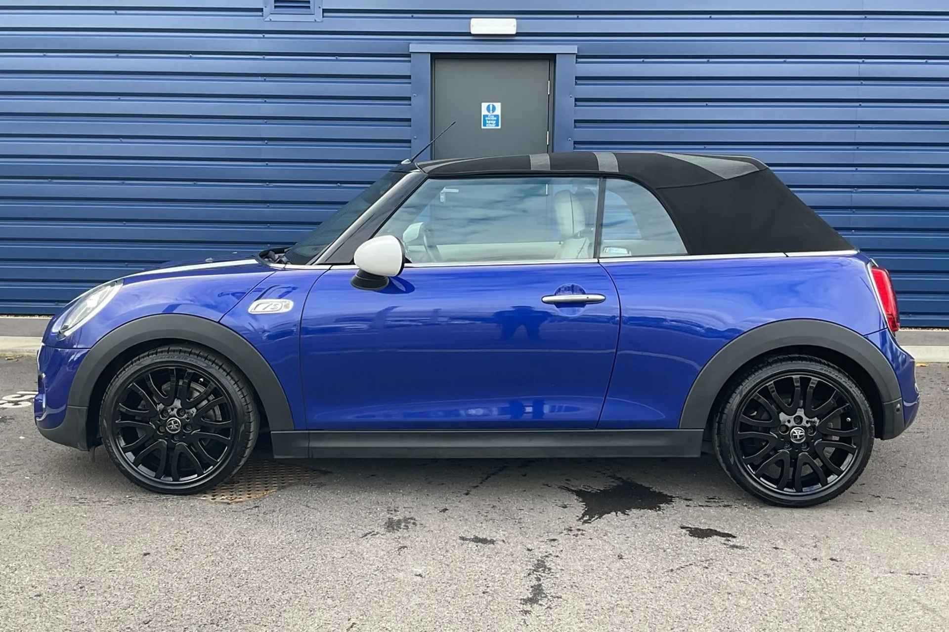 MINI CONVERTIBLE thumbnail image number 11