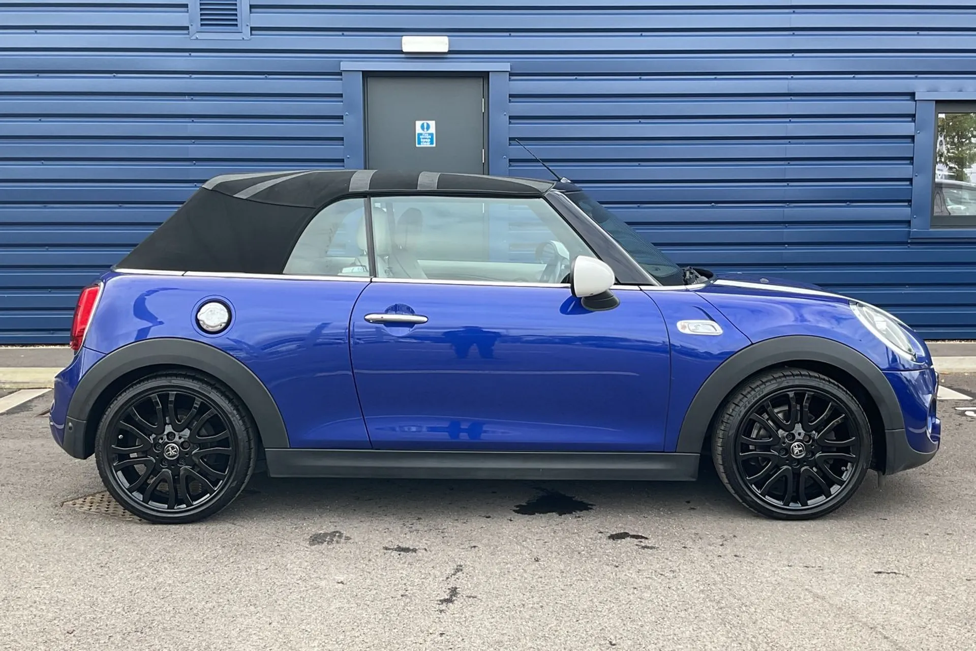 MINI CONVERTIBLE thumbnail image number 7