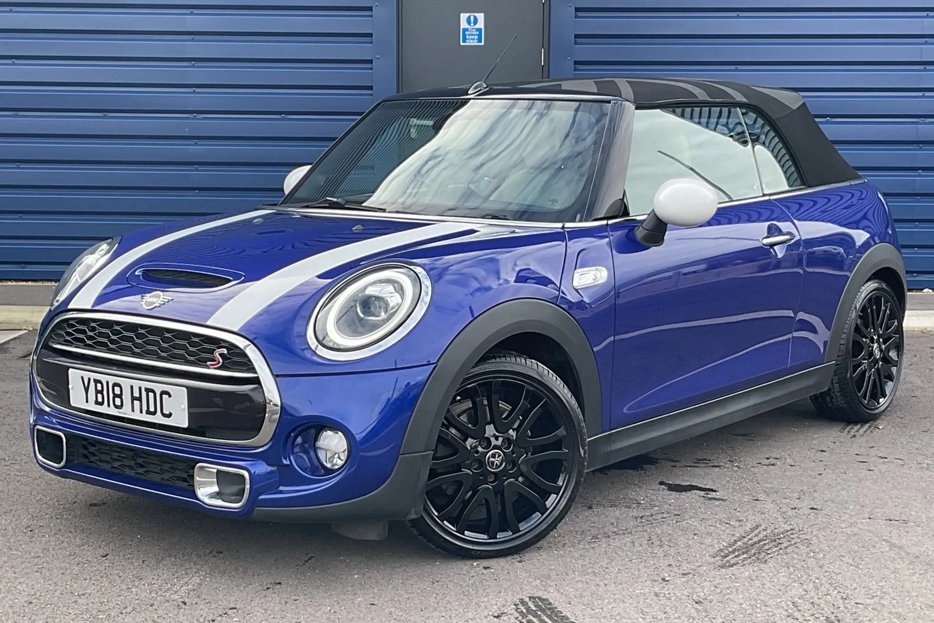 MINI CONVERTIBLE thumbnail image number 12