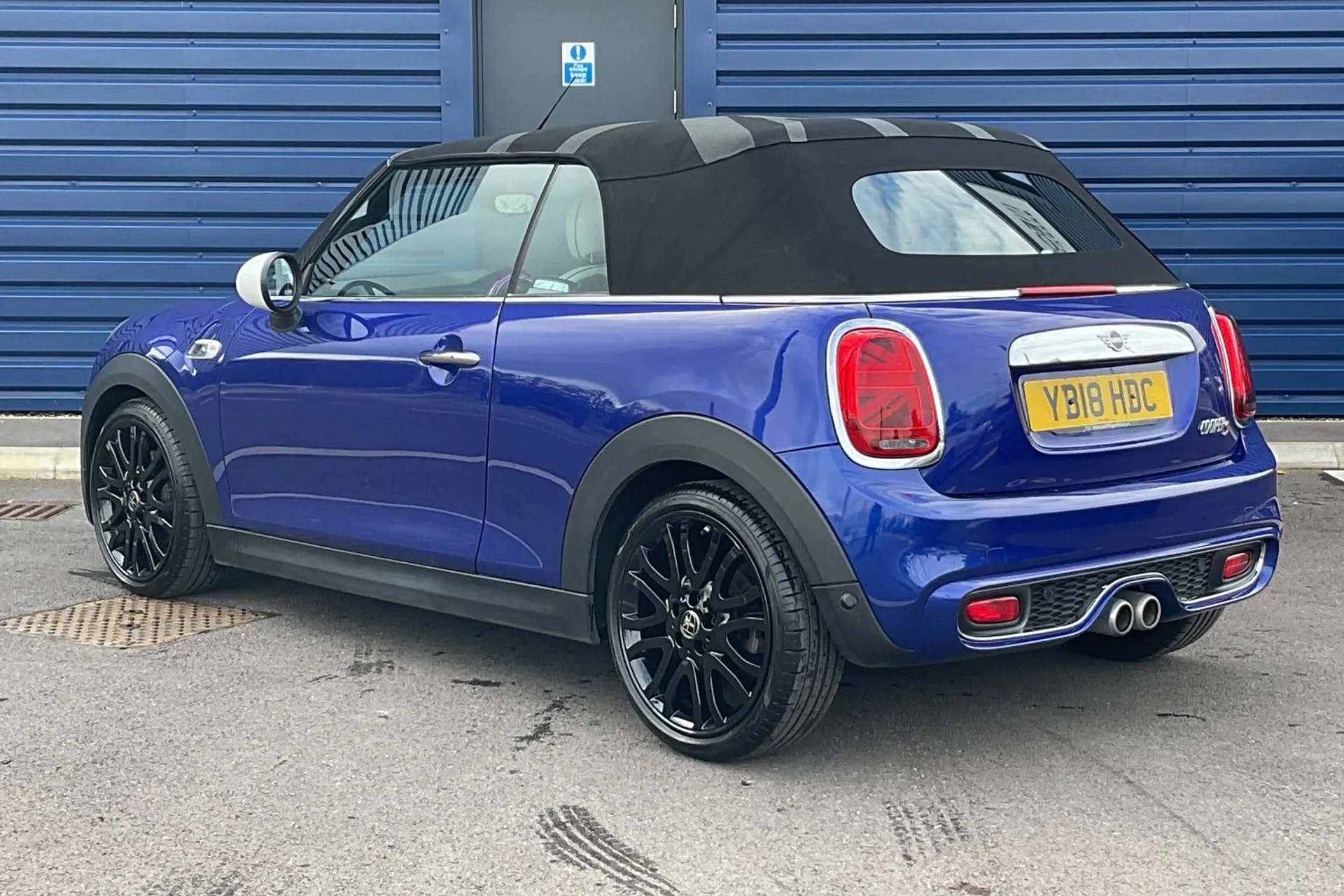 MINI CONVERTIBLE thumbnail image number 10