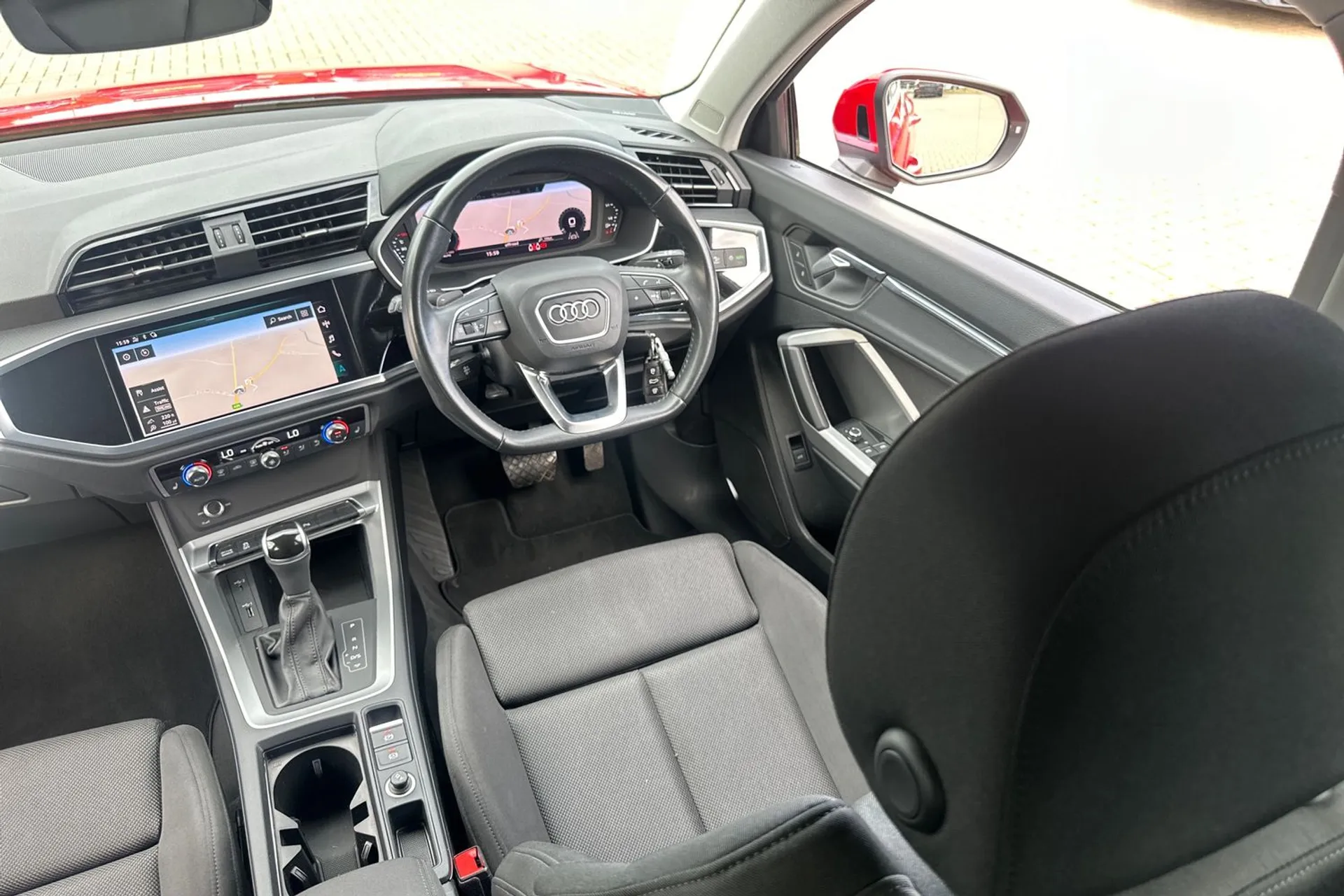 Audi Q3 thumbnail image number 36