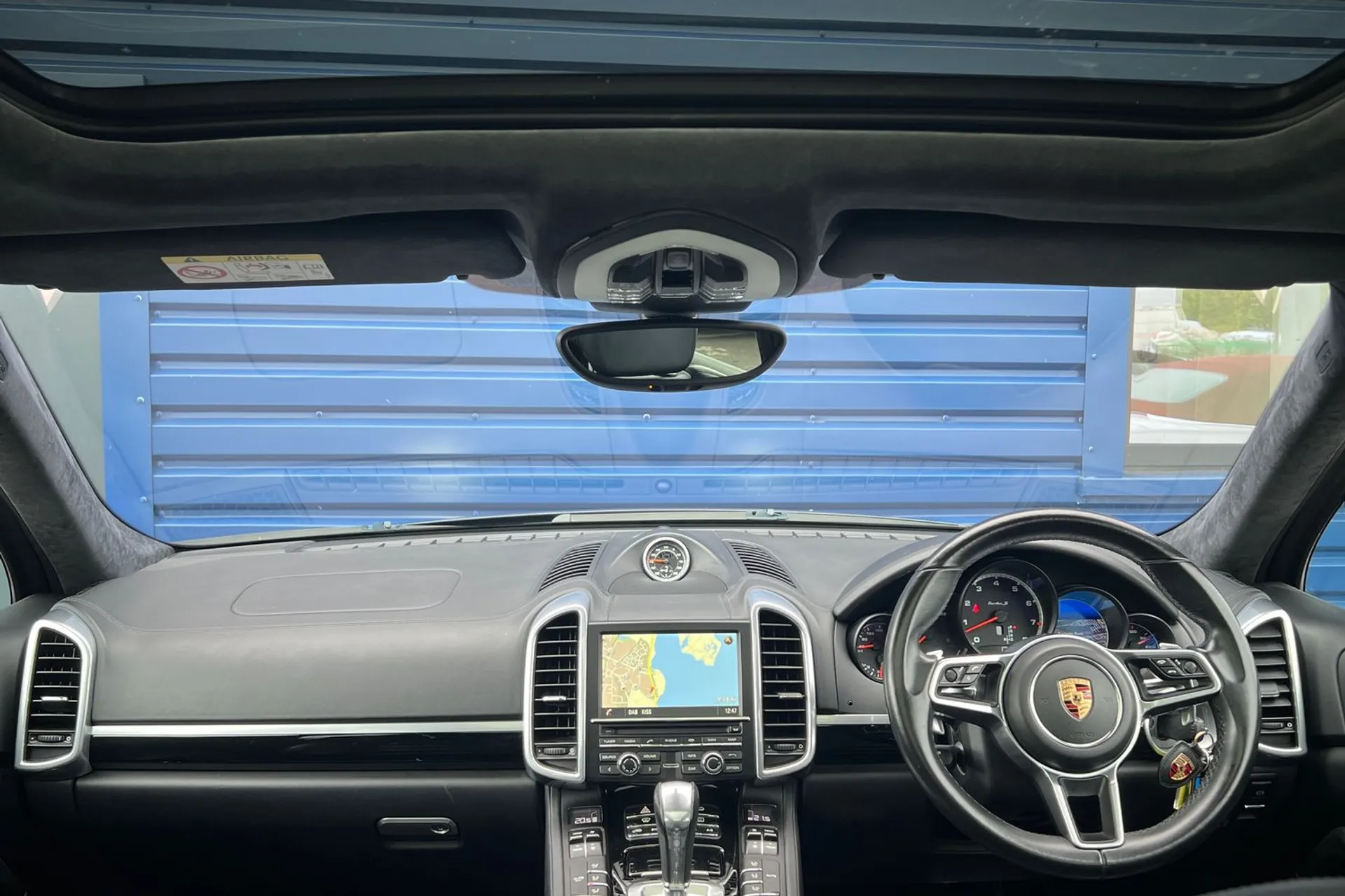 Porsche CAYENNE thumbnail image number 3