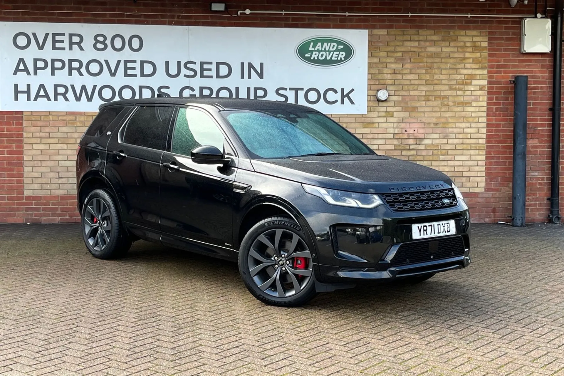 LAND ROVER DISCOVERY SPORT focused image