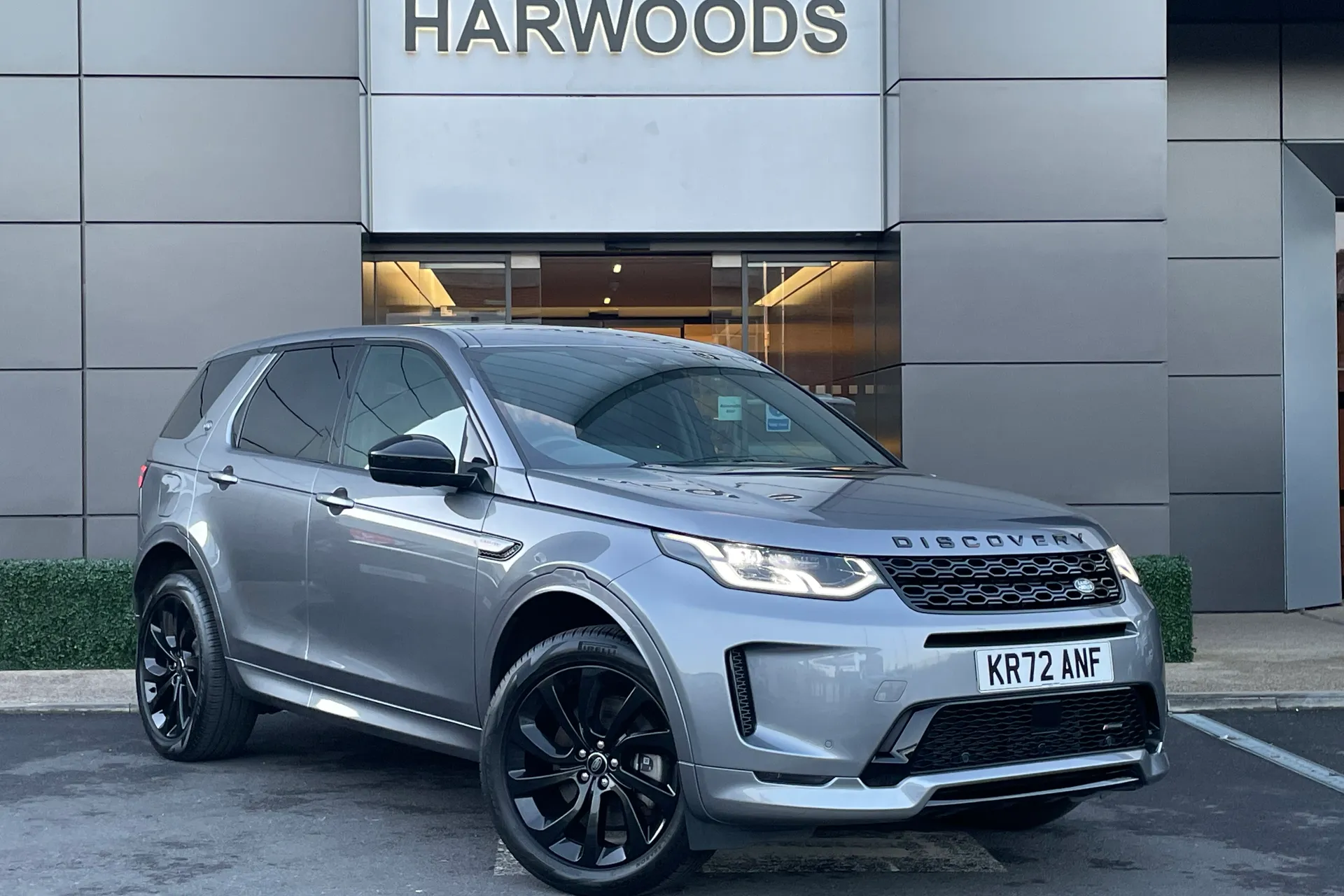 LAND ROVER DISCOVERY SPORT focused image