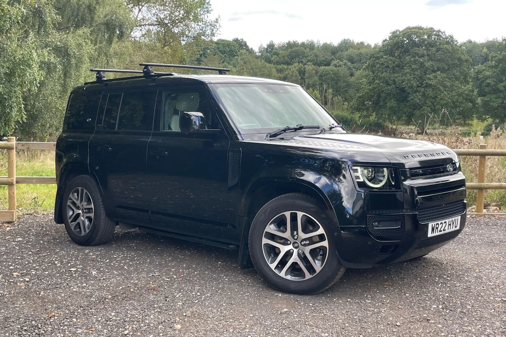 LAND ROVER DEFENDER focused image