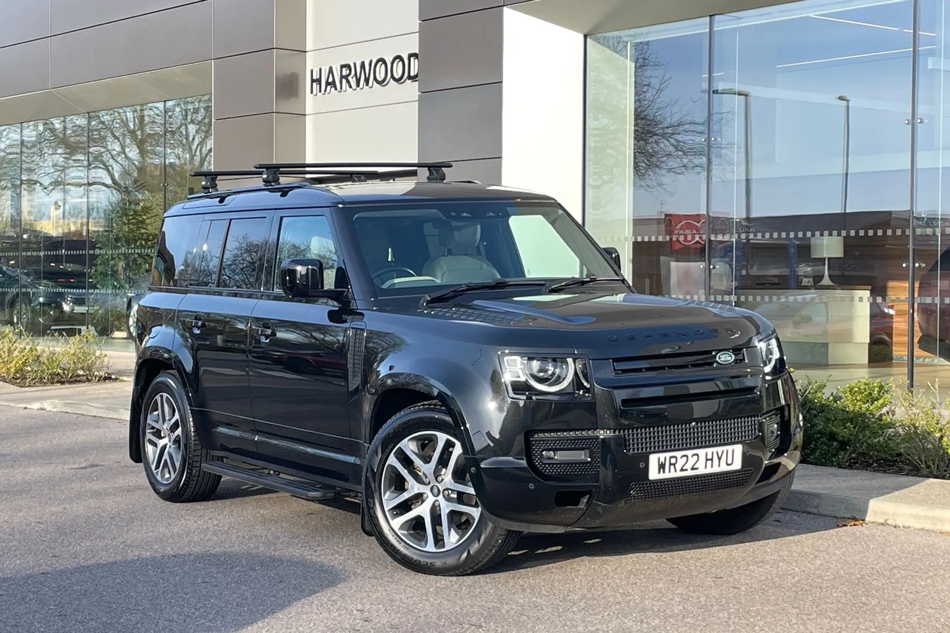 LAND ROVER DEFENDER focused image