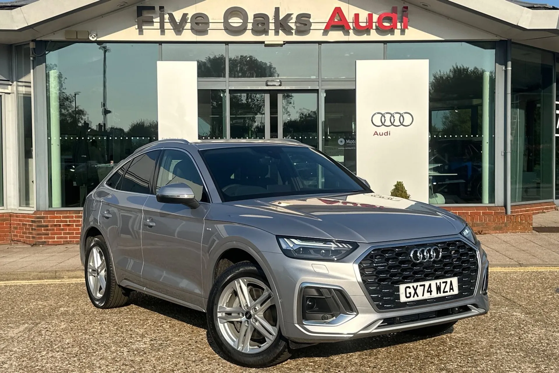 Audi Q5 focused image