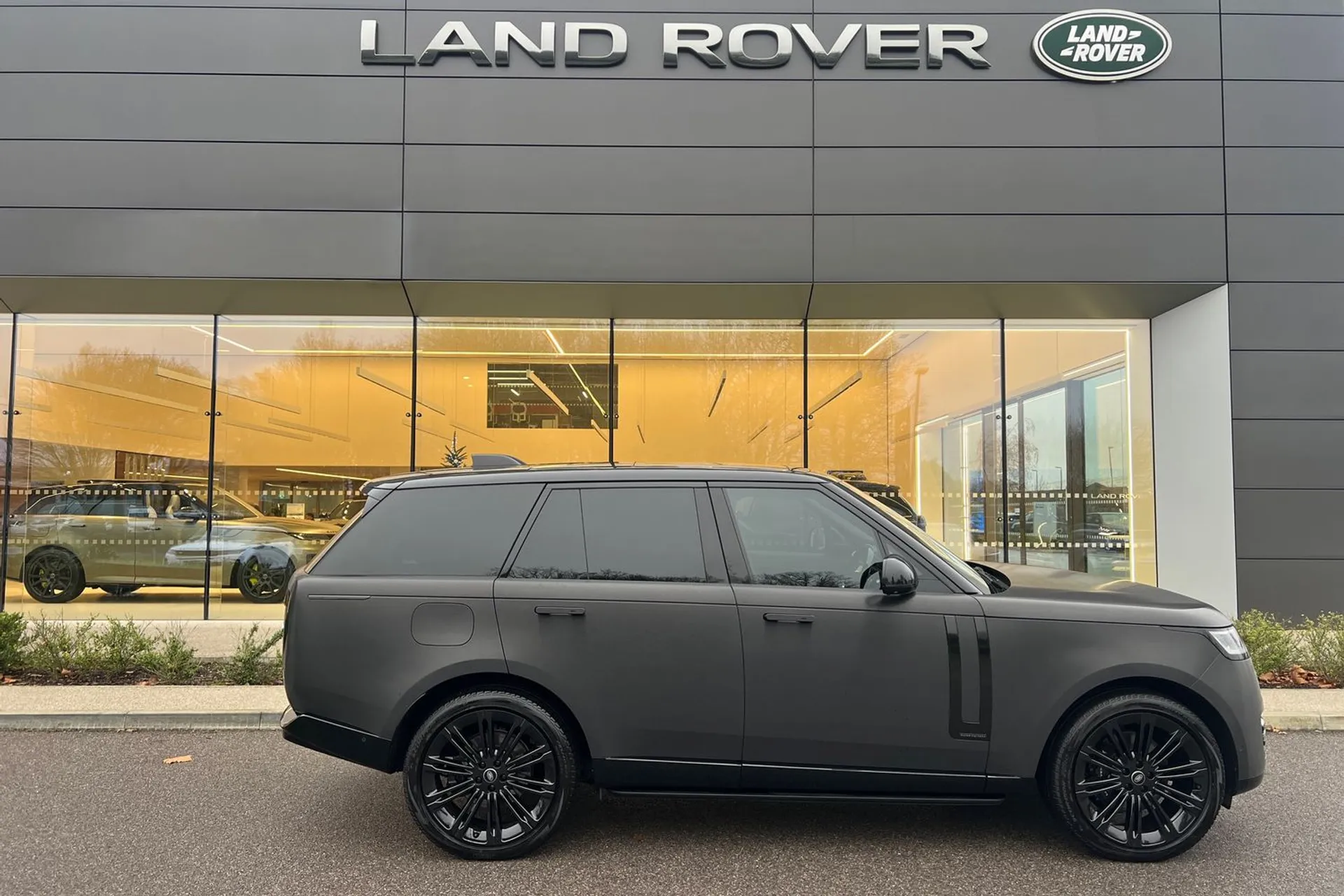 LAND ROVER RANGE ROVER thumbnail image number 4