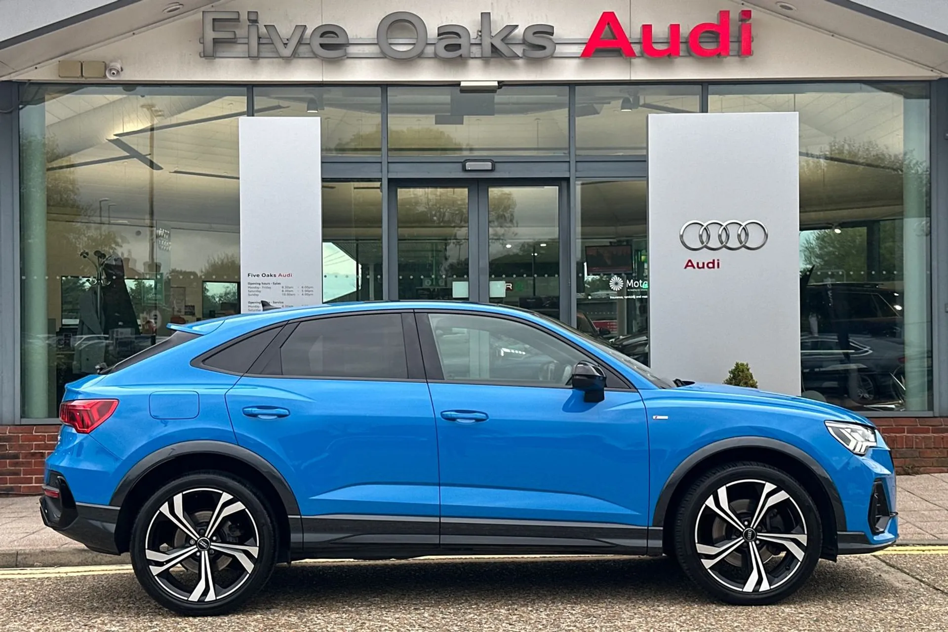 Audi Q3 thumbnail image number 2