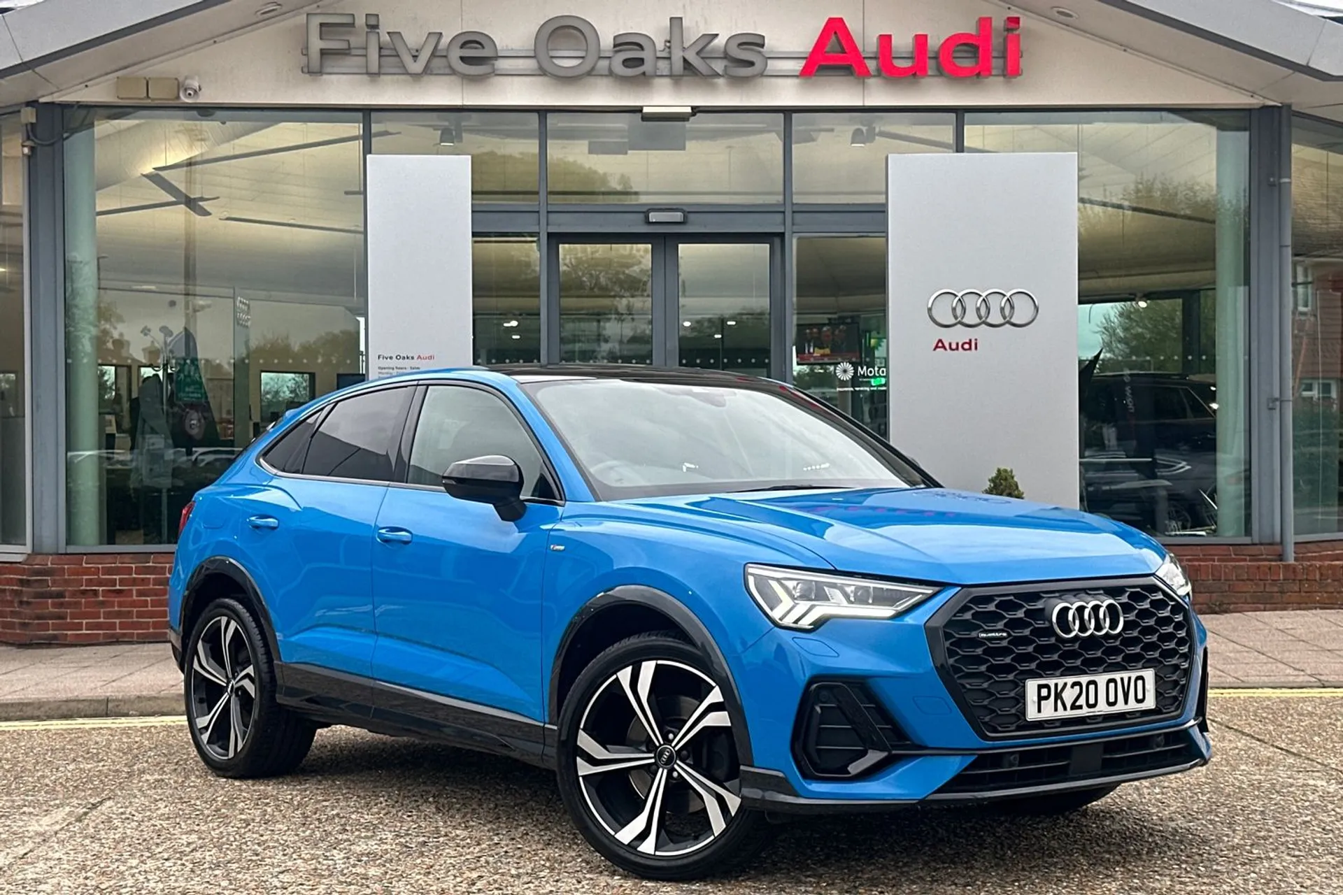 Audi Q3 focused image