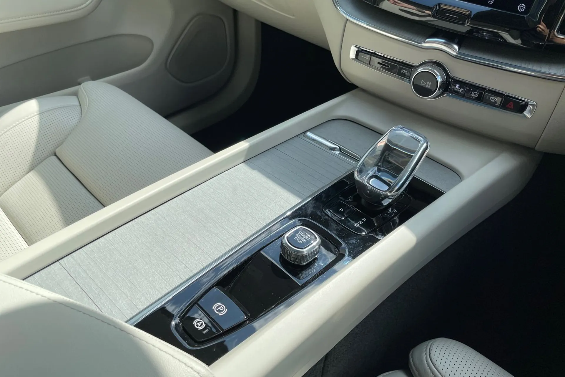 Volvo XC60 thumbnail image number 43