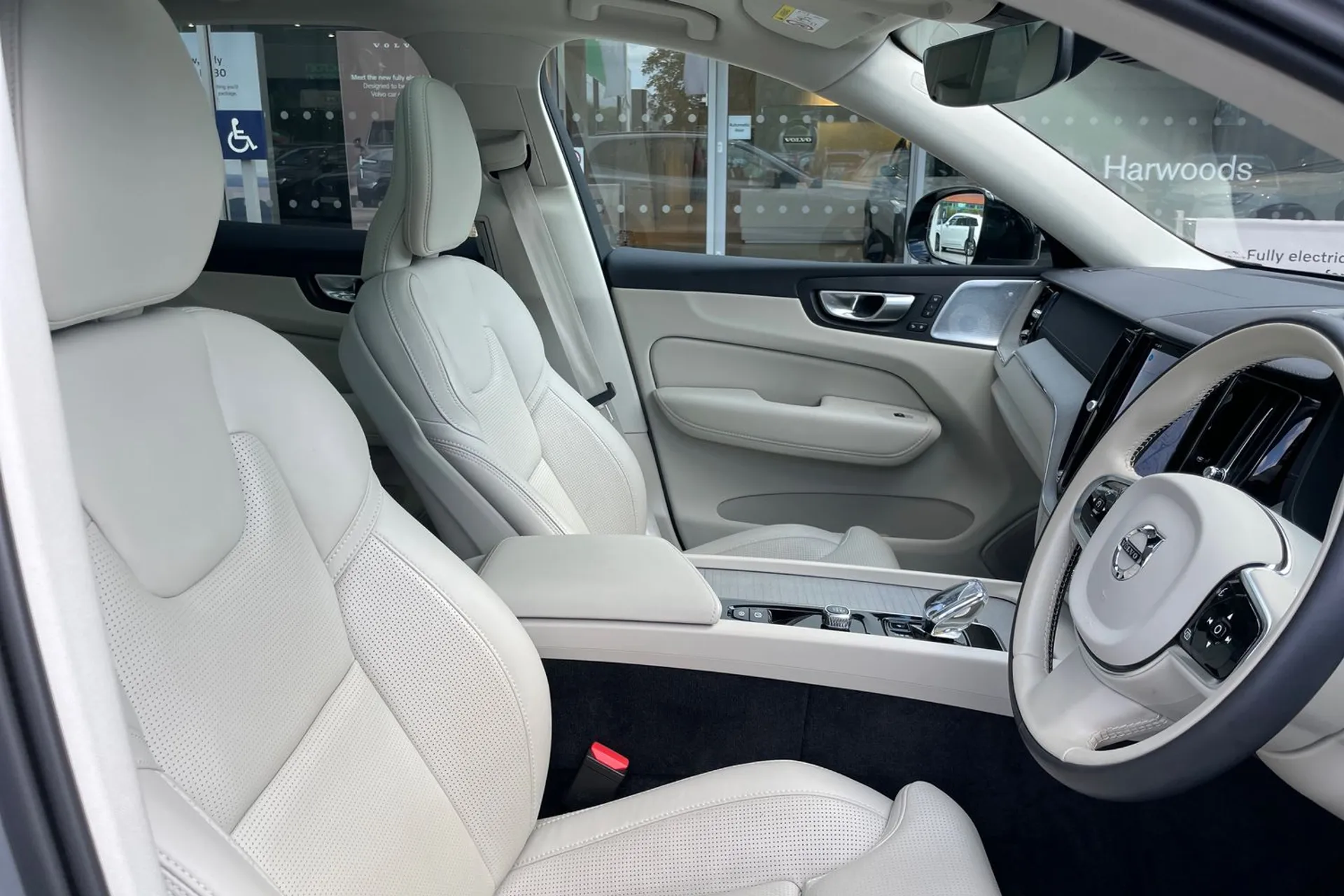 Volvo XC60 thumbnail image number 25